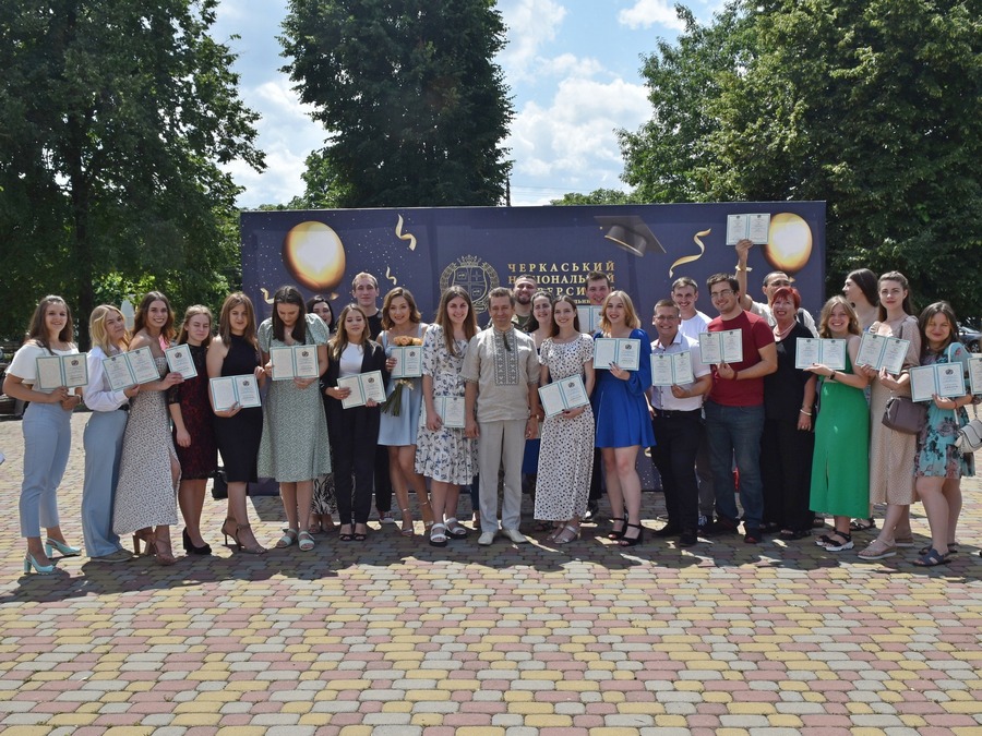 У Черкаському національному відбувся випуск бакалаврів